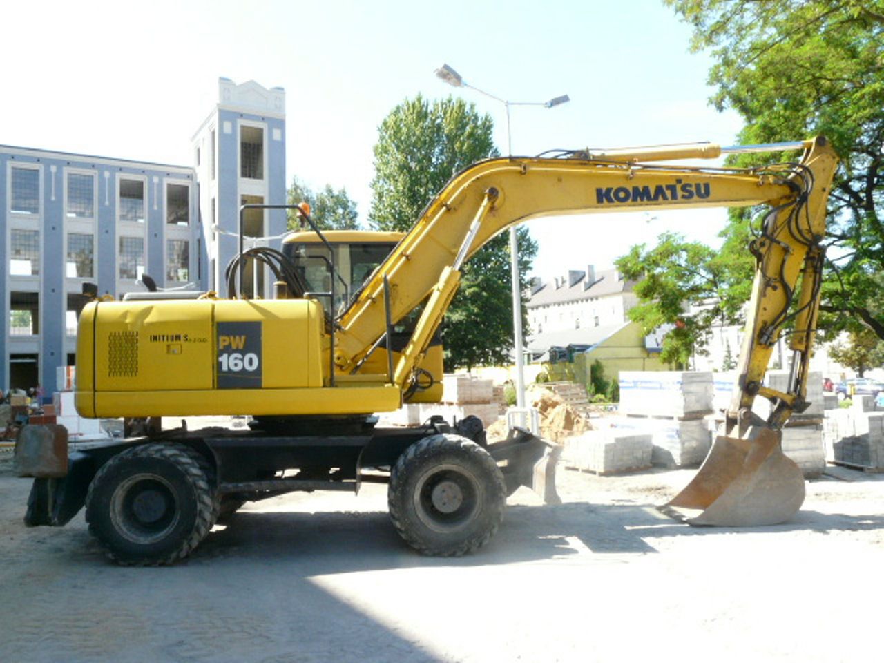 Экскаватор Komatsu PW160-7 Экскаватор Komatsu PW160-7