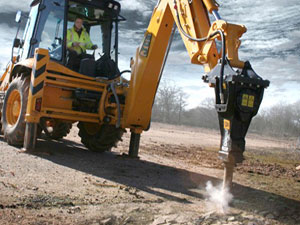 Экскаватор-погрузчик JCB 3CX с гидромолотом